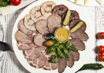 Ассорти из домашних мясных деликатесов